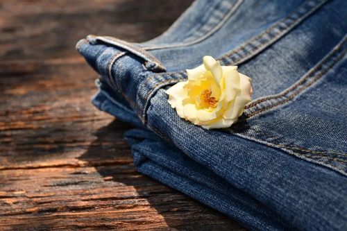 Últimas soluções da empresa sobre Ativadores de Permanganato Ecológicos para Acabamento de Denim Mais Limpo e Brilhante